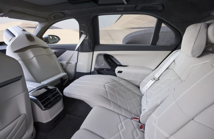 「BMW 7シリーズ」改良新型のリヤシート。