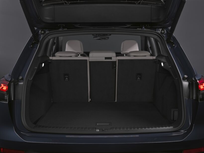 「アウディ Q4 SUV e-tron」改良新型のラゲッジスペース。