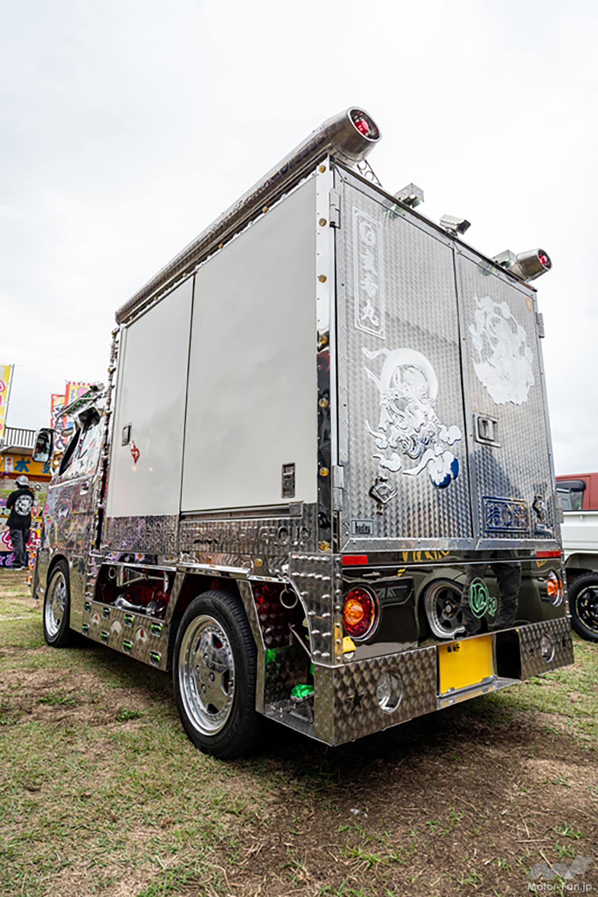シャンデリア　デコトラ これぞ神戸・淡路流！」全面ウロコステンで魅せる王道デコトラ、車内は