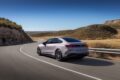 フル電動パワートレインを搭載する新型「メルセデス・ベンツ Cクラス」の走行シーン。