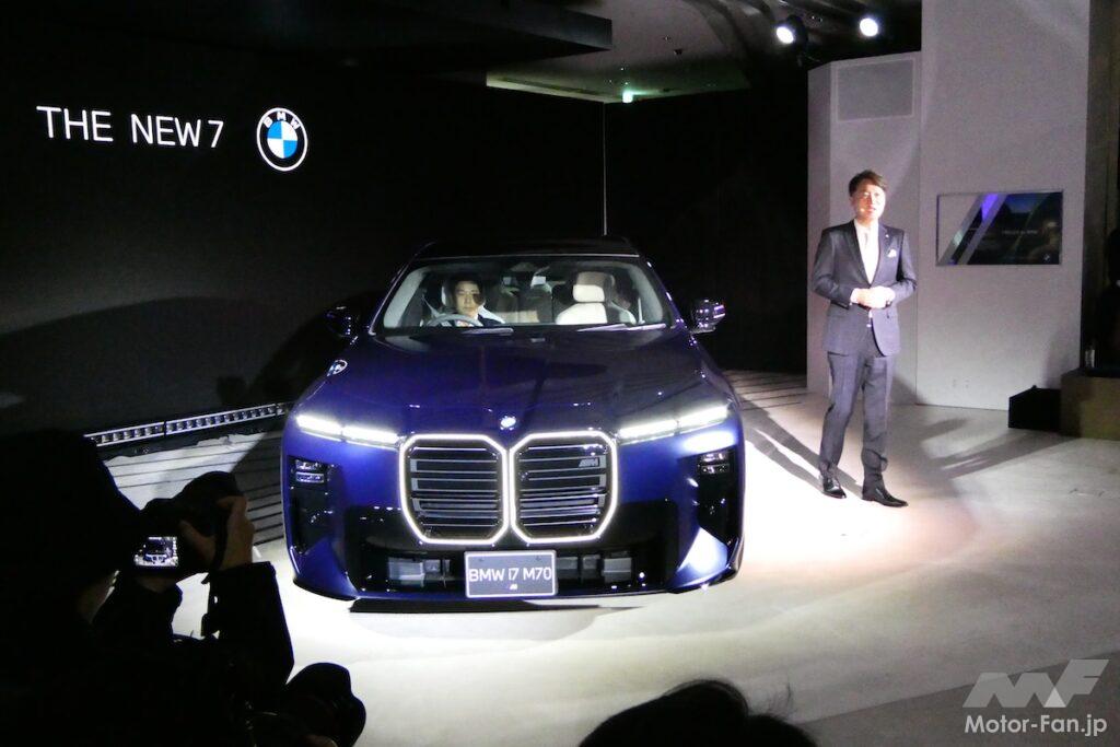 新型「BMW 7シリーズ」とプレゼンを行う上野金太郎新社長。