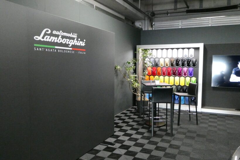11番ピットのランボルギーニブース