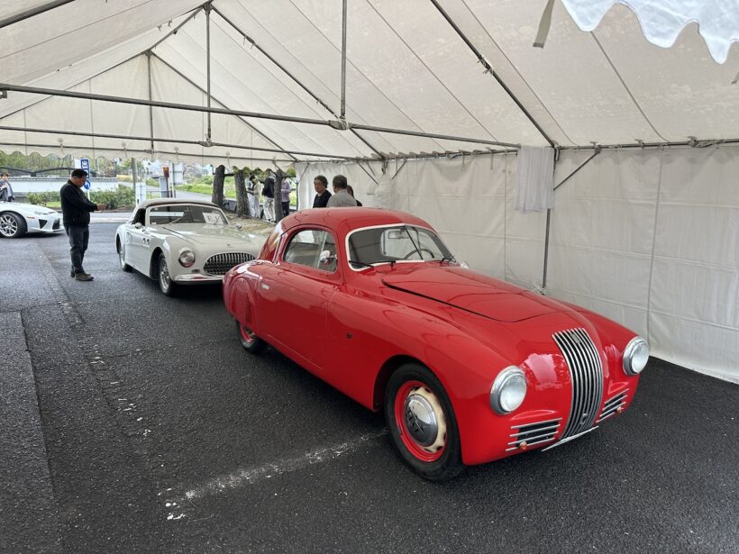 コンコルソ・デレガンツァ・ジャパンの車検にて。フィアット 1100 S MMとチシタリア202SC。