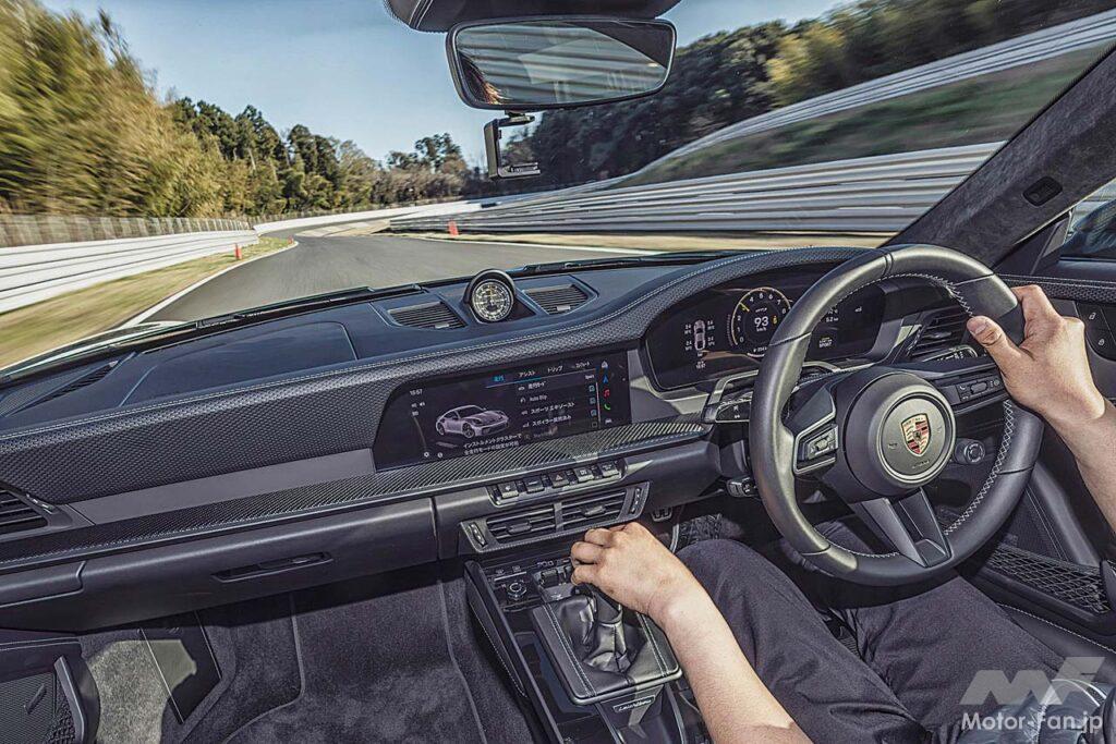 ツーリングパッケージはスプリングレートや空力特性がGT3とは異なるため、走らせ方や得られるドライピングプレジャーはそれなりに違う。その上で本気で走らせてもかなりの領域まで追い込める。このあたりの柔軟性が992IIの真価か。