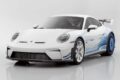 昨年末、創立30周年を迎えたポルシェジャパン。ゆえに2026年は始業30周年とも言えそうだが、これを記念した初の日本市場限定モデルが登場した。ベースは人気の911 GT3で、ブルーの印象的なリバリーを纏う。マンタイ・パフォーマンスパッケージによる性能向上も見逃せない。