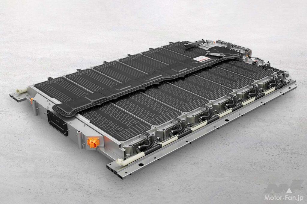 フロアに搭載されるバッテリーは113kWhで、最大350kWの充電に対応する。