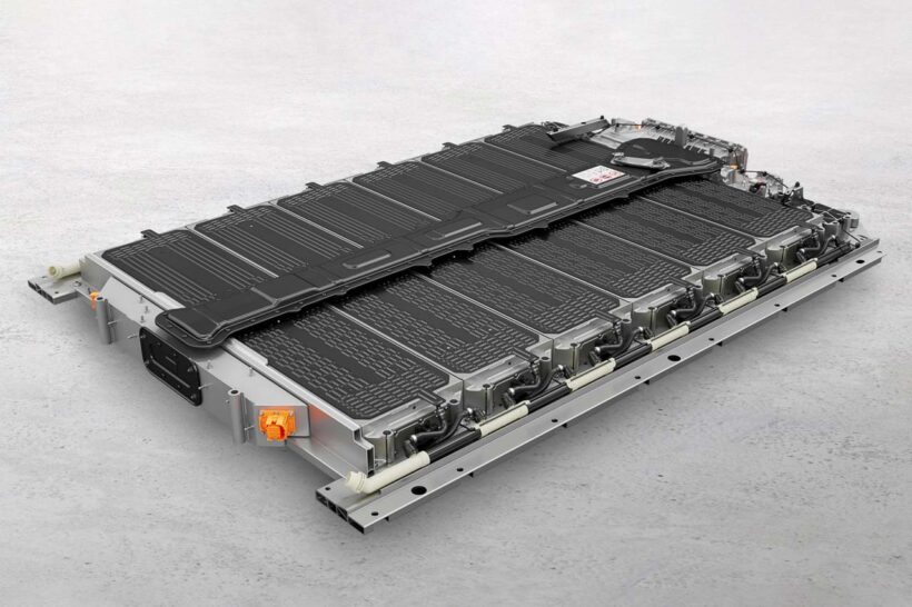 フロアに搭載されるバッテリーは113kWhで、最大350kWの充電に対応する。