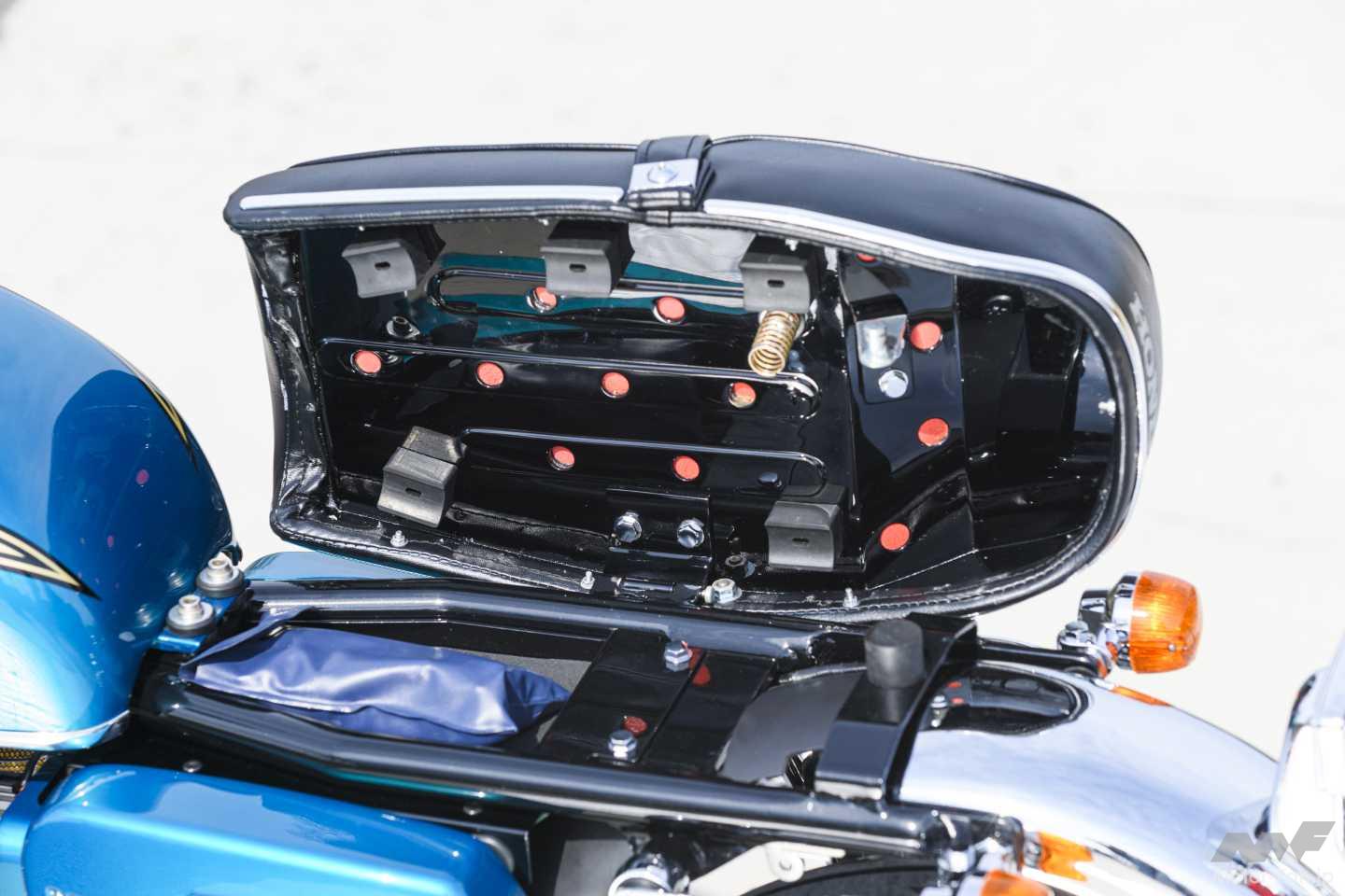 ミニチュア ナナハンフォア!?」4年半かけて作られた“CB750Four完全再現
