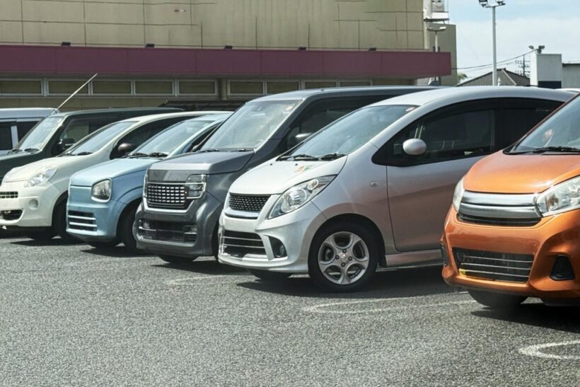 駐車場のクルマ