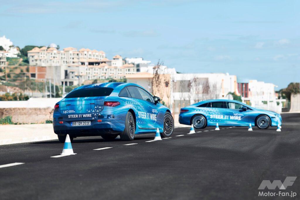 ステア・バイ・ワイヤのテストを実施する、新型「メルセデス・ベンツ EQS」。