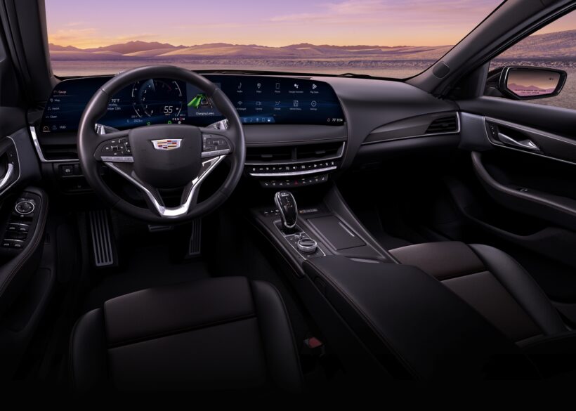 大型スクリーンなど最新のテクノロジーを搭載したインテリア。