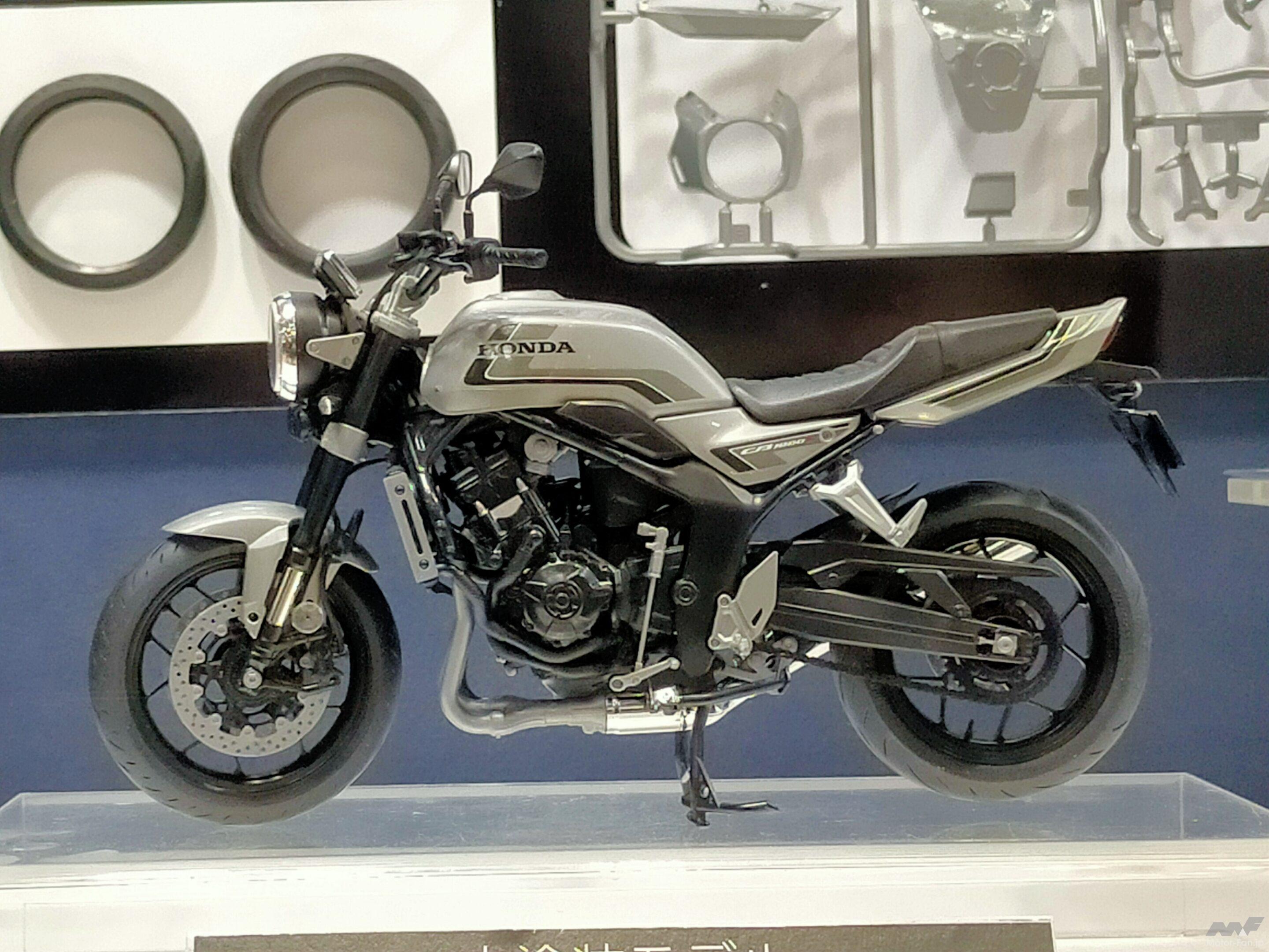 ホンダCB1000Fの1/12プラモデルが早くも登場！」全長178mm×全幅73mm