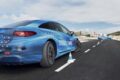 ステア・バイ・ワイヤのテストを実施する、新型「メルセデス・ベンツ EQS」。
