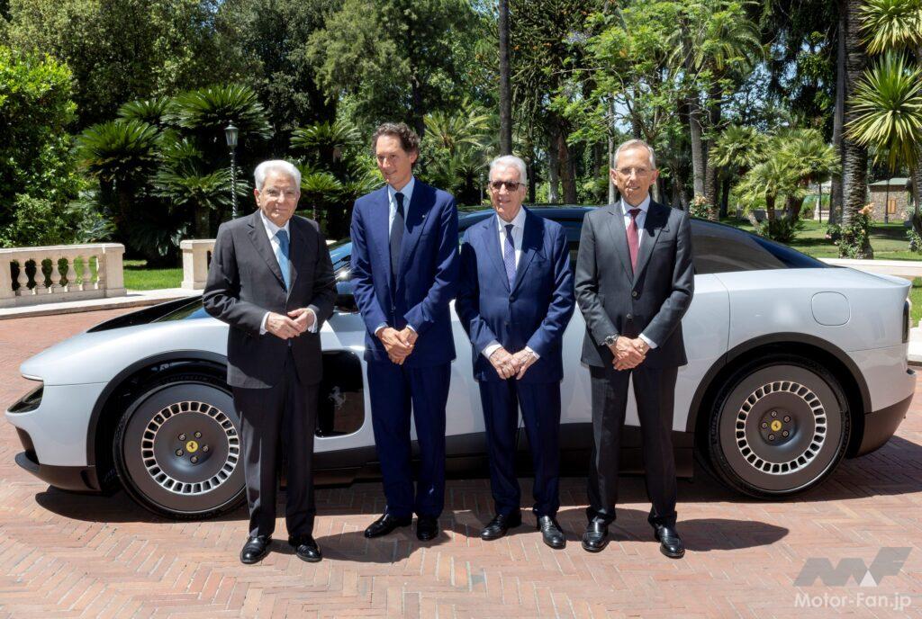 向かって左端がマッタレッラ大統領。隣からエルカン会長、ピエロ・フェラーリ副会長、ヴィーニャCEO。