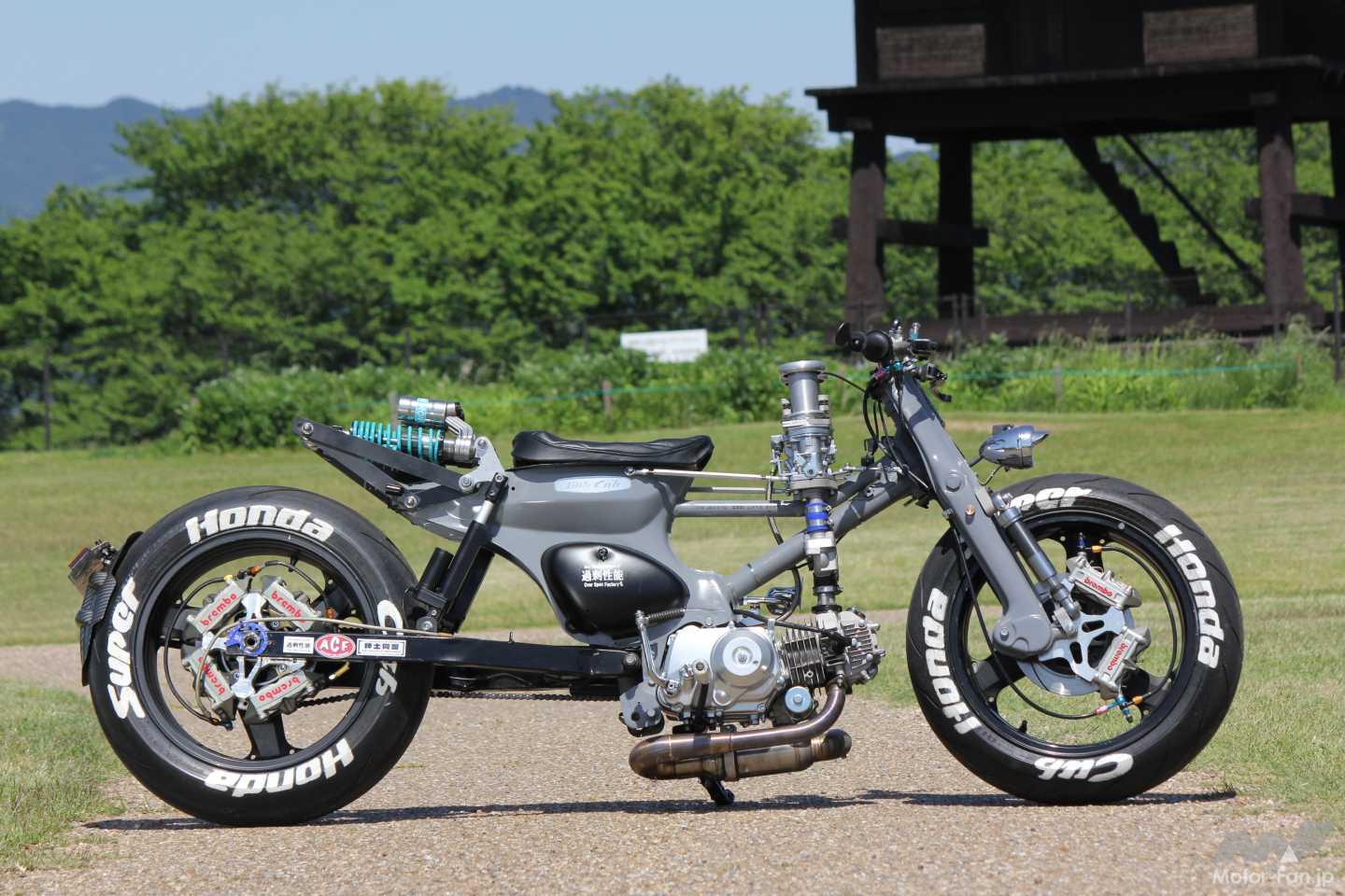 四輪用ダウンドラフトを125ccで!?】ZX-12Rホイールまで投入した“過剰