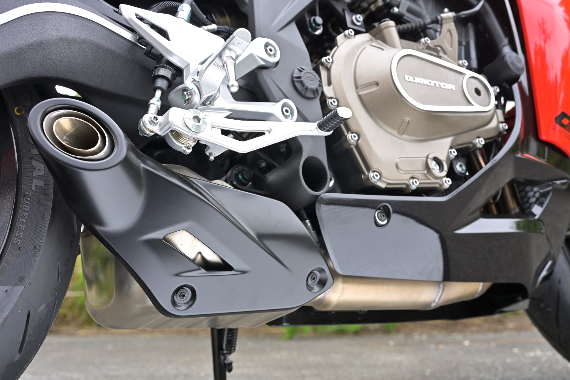 中国製の400cc直4？」 QJモーター・SRK 400 RS。コイツはニンジャZX-4R