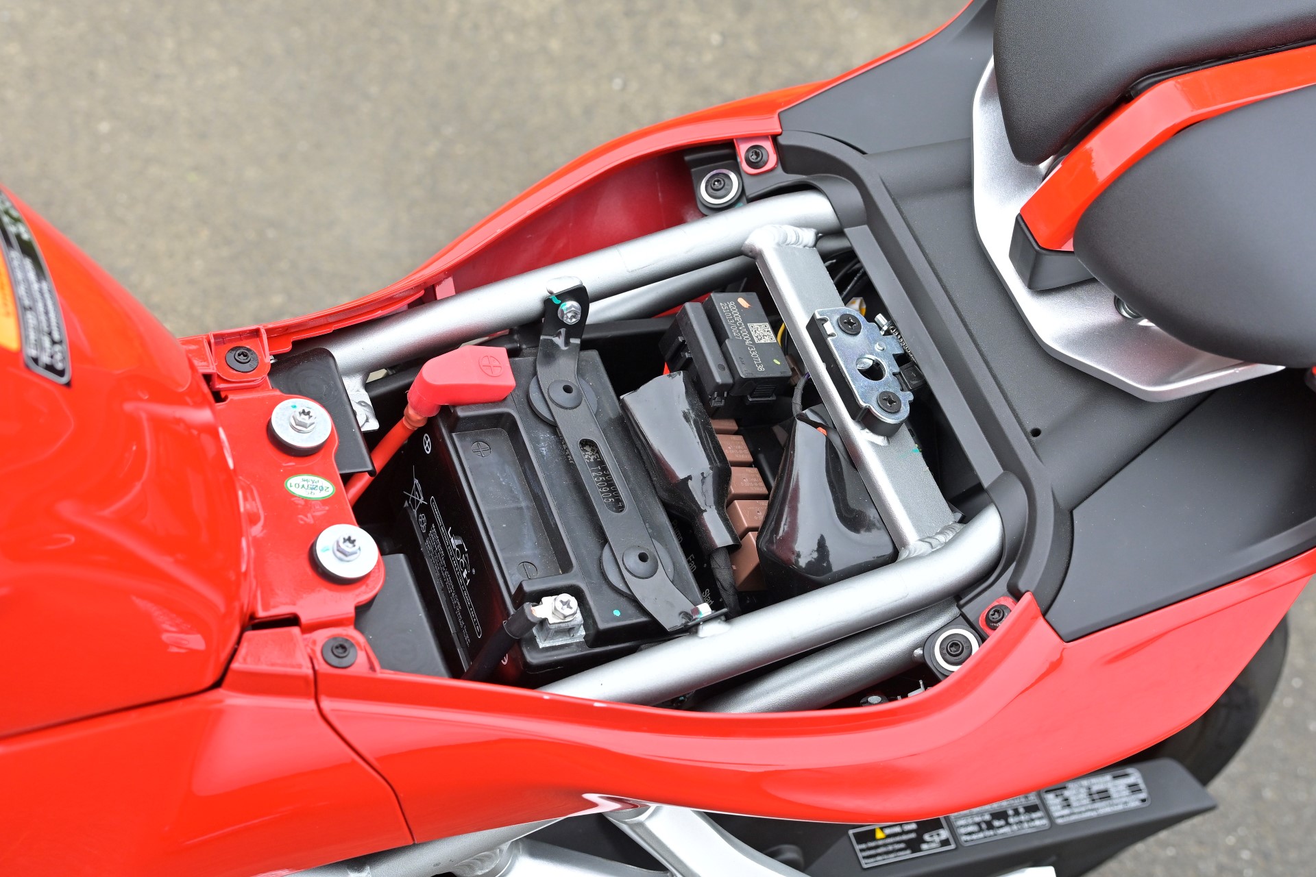 中国製の400cc直4?」 QJモーター・SRK 400 RS。コイツはニンジャZX-4R 中国製の400cc直4?」 QJモーター・SRK 400 RS。コイツはニンジャZX-4R