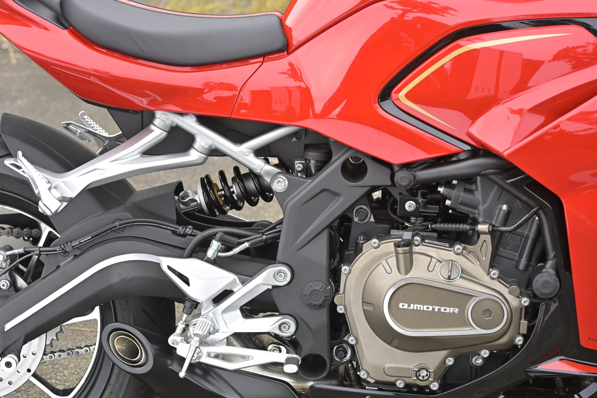 中国製の400cc直4？」 QJモーター・SRK 400 RS。コイツはニンジャZX-4R