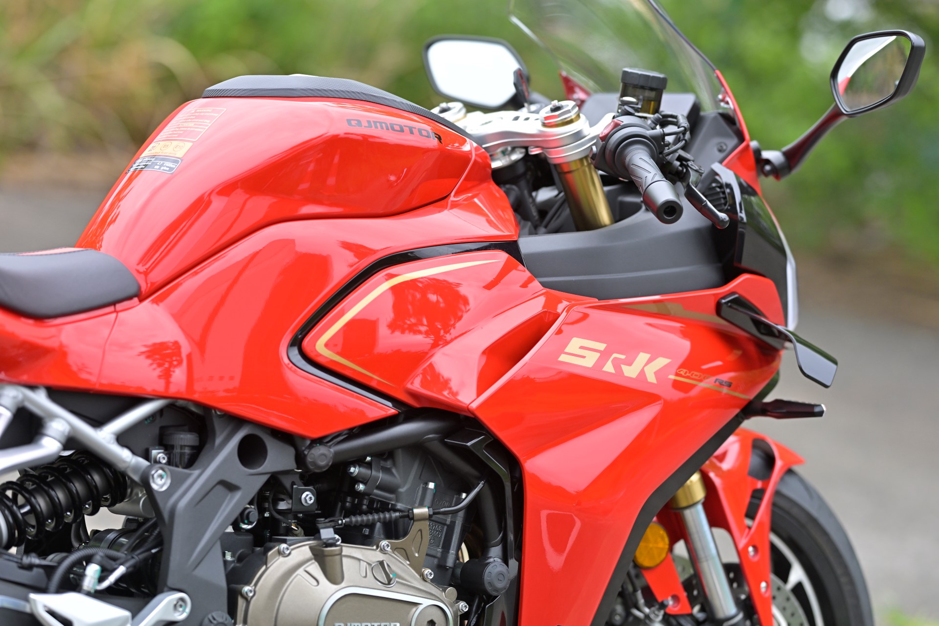 中国製の400cc直4？」 QJモーター・SRK 400 RS。コイツはニンジャZX-4R