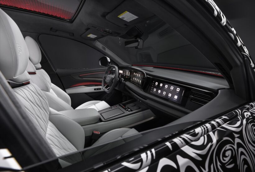 新型フルサイズSUV「アウディ Q7」のインテリア。