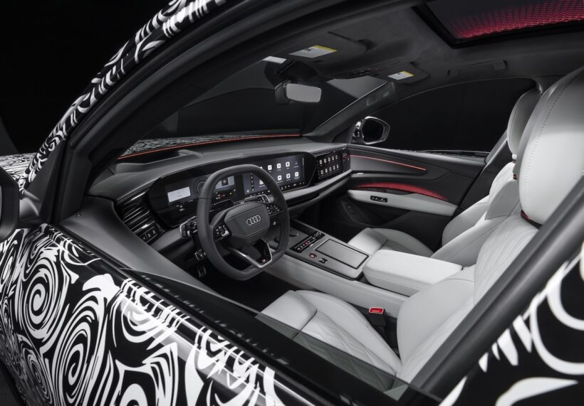 新型フルサイズSUV「アウディ Q7」のインテリア。