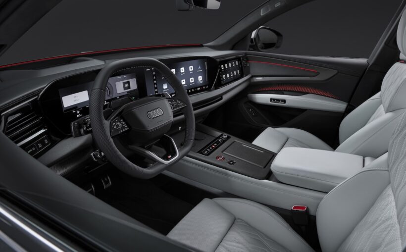 新型フルサイズSUV「アウディ Q7」のインテリア。