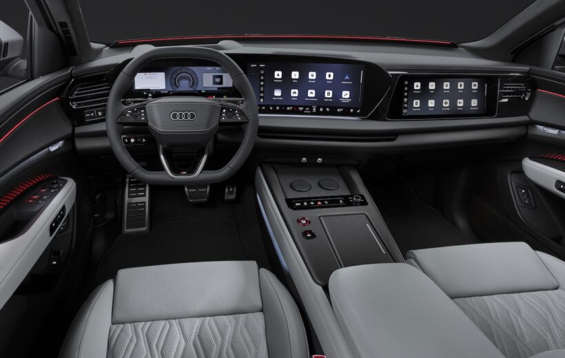 新型フルサイズSUV「アウディ Q7」のインテリア。