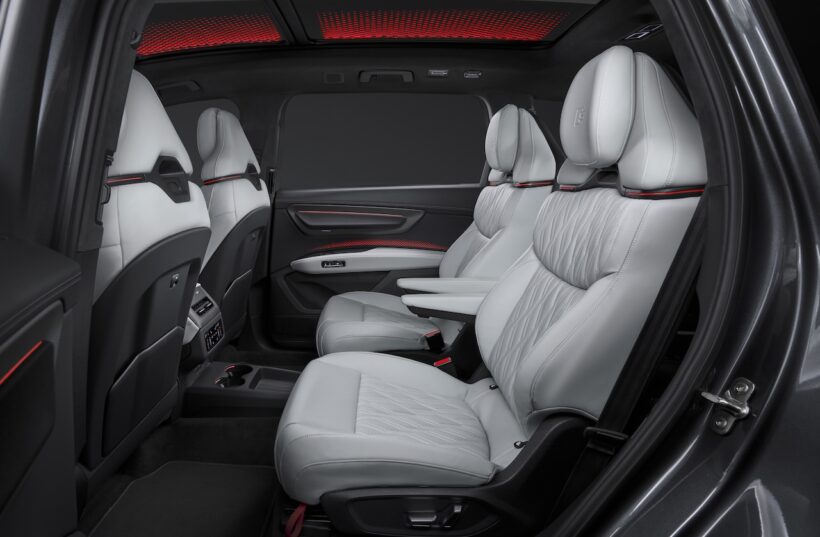 新型フルサイズSUV「アウディ Q7」のインテリア。