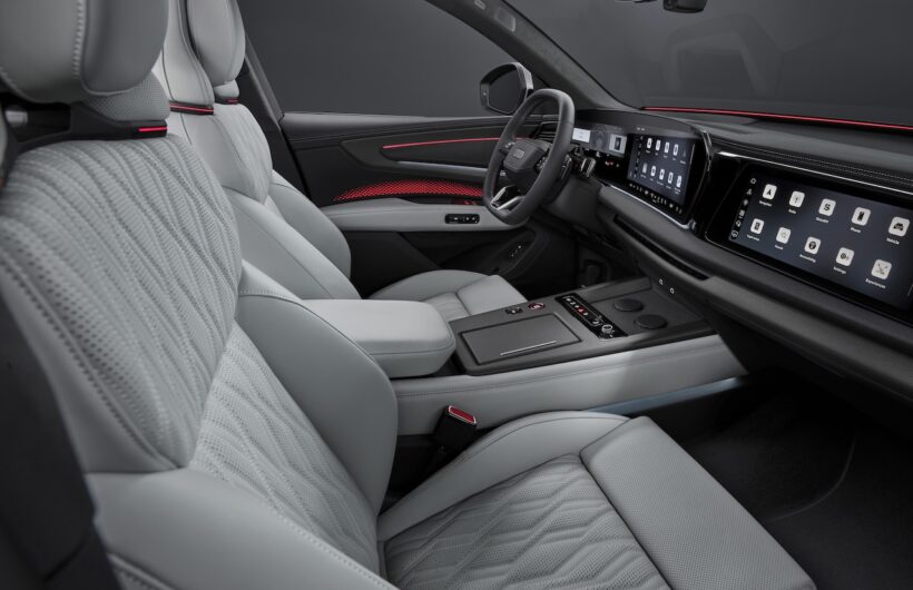 新型フルサイズSUV「アウディ Q7」のインテリア。