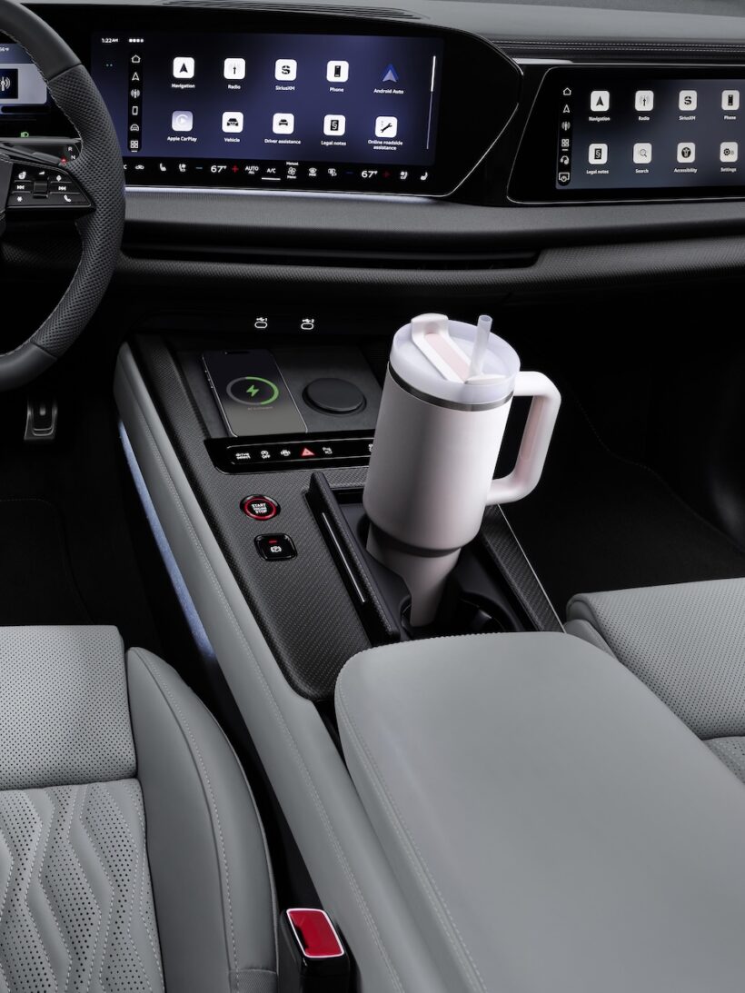 新型フルサイズSUV「アウディ Q7」のインテリア。
