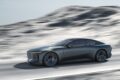 デザインコンセプト「ヴィジョン BMW アルピナ」の走行シーン。