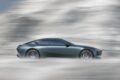 デザインコンセプト「ヴィジョン BMW アルピナ」の走行シーン。