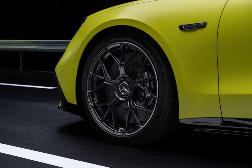 フル電動グランツーリスモ「メルセデス AMG GT 4ドア クーペ」のエクステリア。