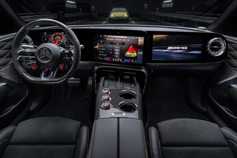 フル電動グランツーリスモ「メルセデス AMG GT 4ドア クーペ」のインテリア。