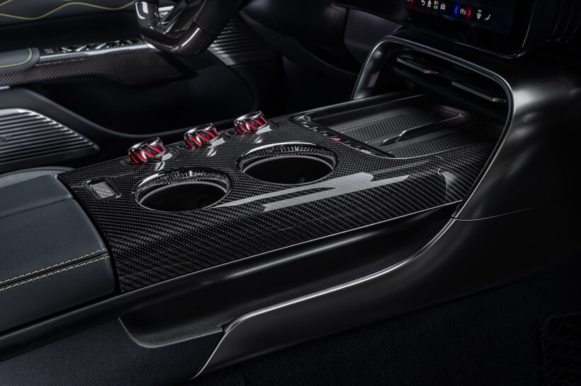 フル電動グランツーリスモ「メルセデス AMG GT 4ドア クーペ」のインテリア。
