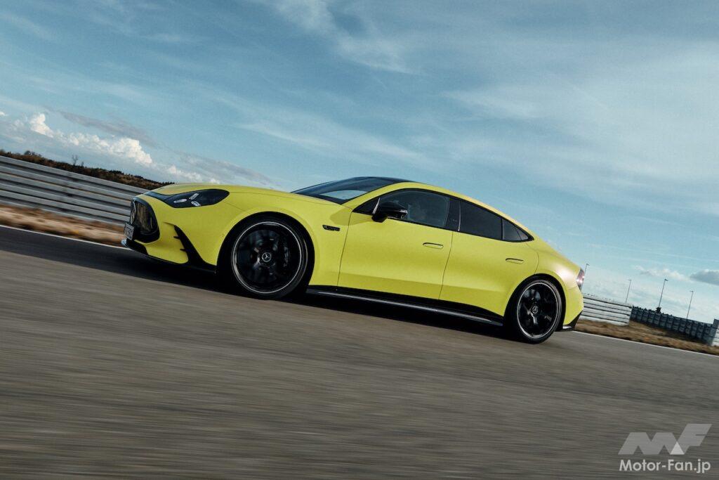 フル電動グランツーリスモ「メルセデス AMG GT 4ドア クーペ」の走行シーン。