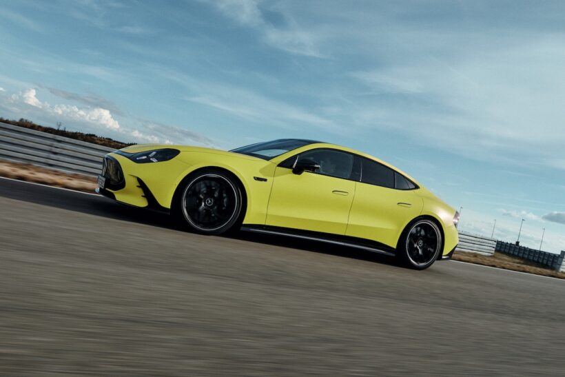 フル電動グランツーリスモ「メルセデス AMG GT 4ドア クーペ」の走行シーン。