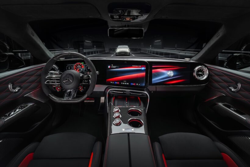 フル電動グランツーリスモ「メルセデス AMG GT 4ドア クーペ」のインテリア。