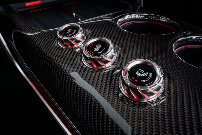 フル電動グランツーリスモ「メルセデス AMG GT 4ドア クーペ」のインテリア。