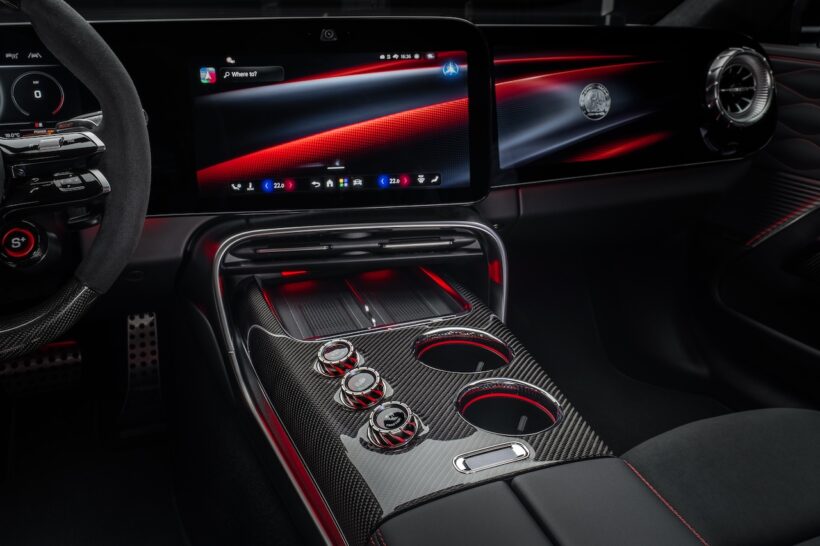 フル電動グランツーリスモ「メルセデス AMG GT 4ドア クーペ」のインテリア。