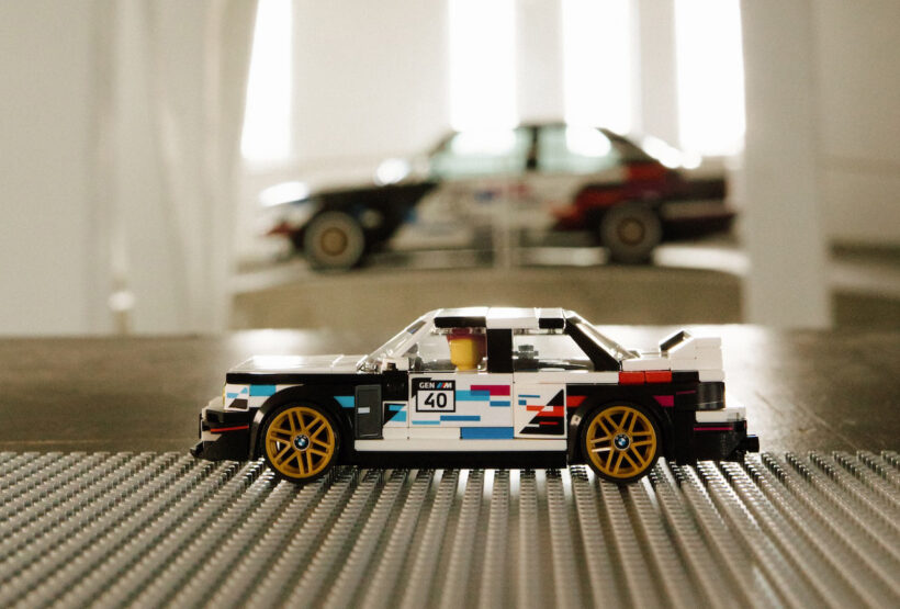 8月1日から販売される、「LEGO スピードチャンピオンズ BMW M3（E30）」。