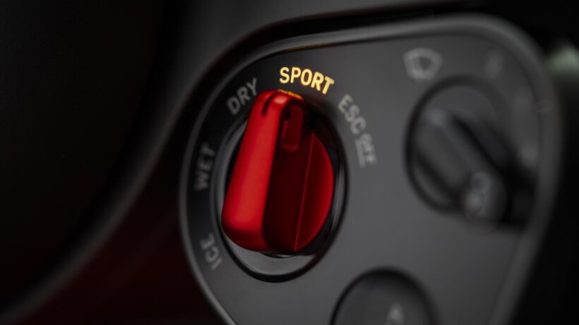 フェラーリ初のフル電動スポーツ「ルーチェ」のインテリア。