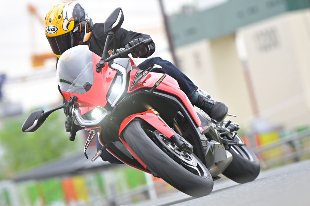 中国製の400cc直4？」 QJモーター・SRK 400 RS。コイツはニンジャZX-4R