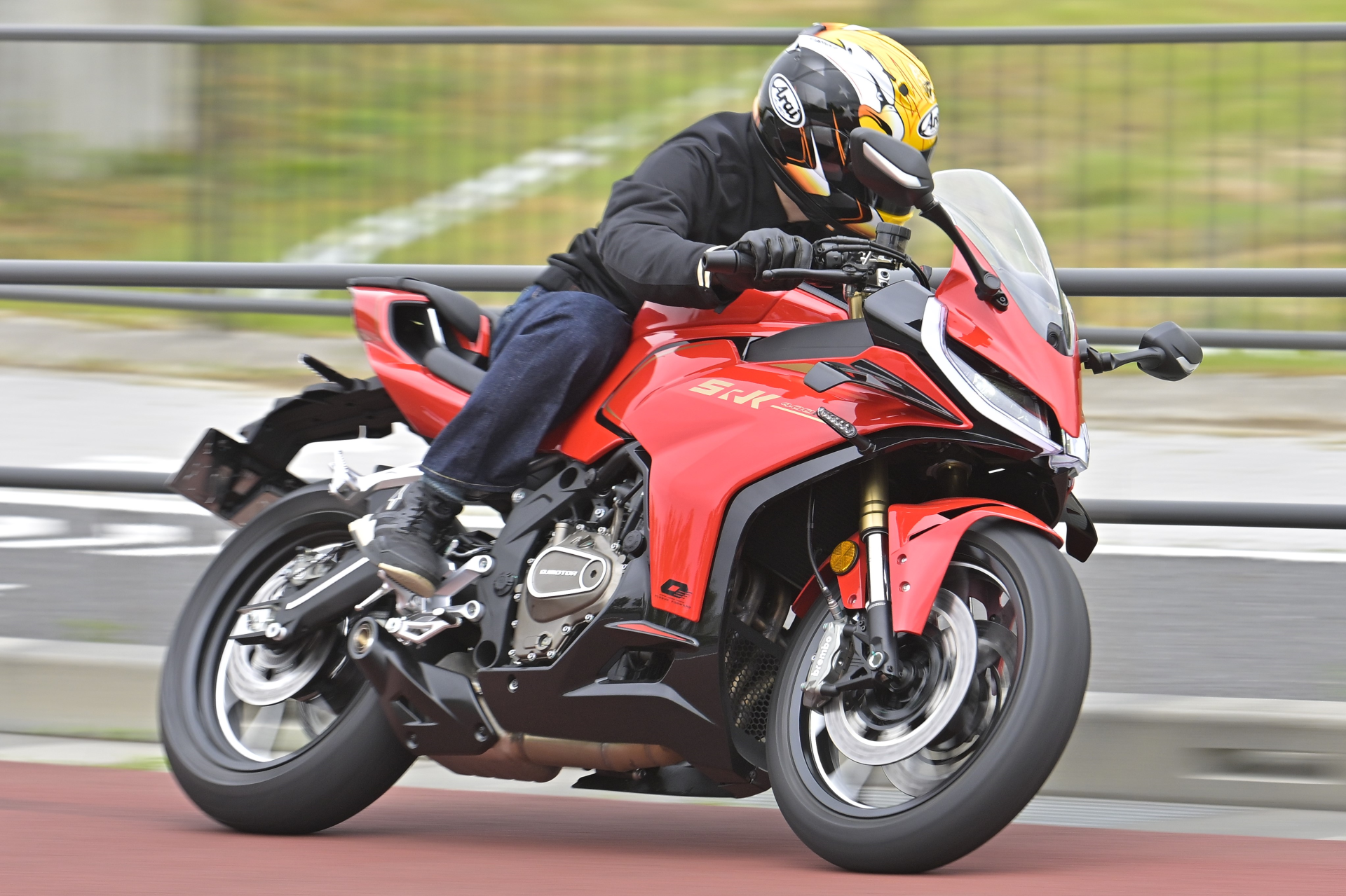 中国製の400cc直4？」 QJモーター・SRK 400 RS。コイツはニンジャZX-4R