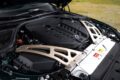 ドームバルクヘッド・レインフォースメントストラットが印象的なBMWアルピナ B4 GTのエンジンルーム。