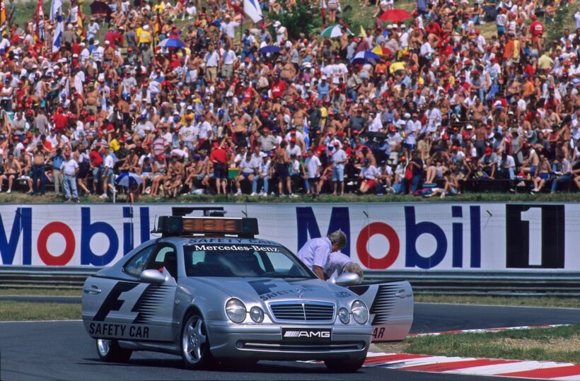 1997〜1999年にF1セーフティカーとして活躍したCLK 55 AMG。