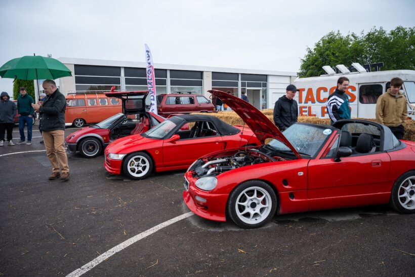 手前からスズキ カプチーノ、ホンダ ビート、マツダ AZ-1。