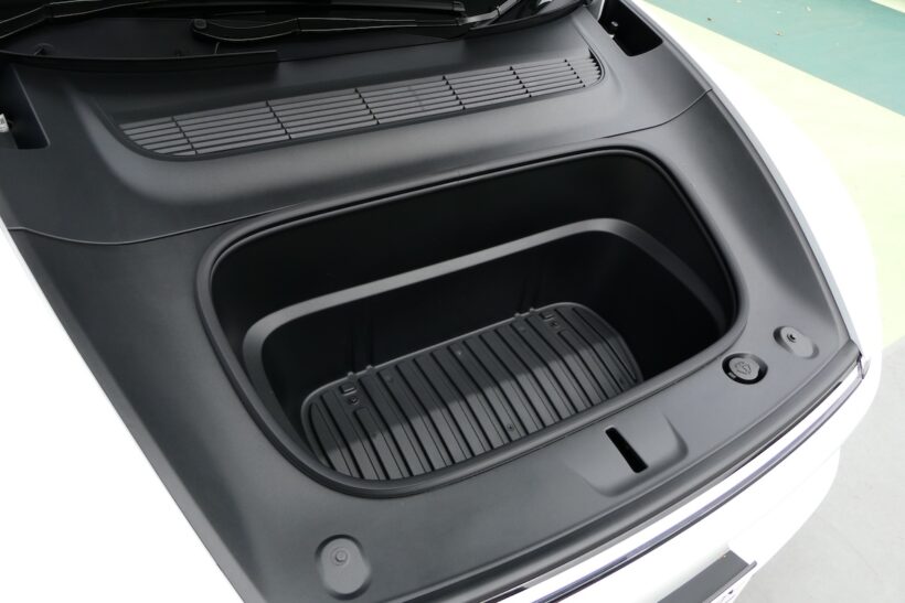テスラ モデルY Lのフロントトランク