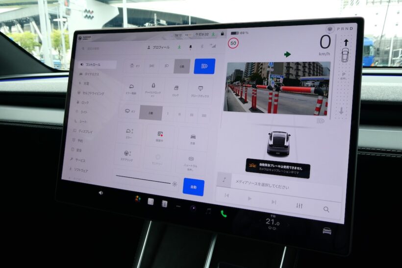 テスラ モデルY Lのセンターディスプレイ