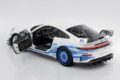 【Porsche 911 GT3 Artisan Edition】マンタイキット専用となるリップスポイラーやカーボン製ウイング、リヤホイールのエアロディスクなどを装着。カラーリングはホワイトとジャパンブルー＝藍色を印象的に掛け合わせた。限定30台での導入となる。